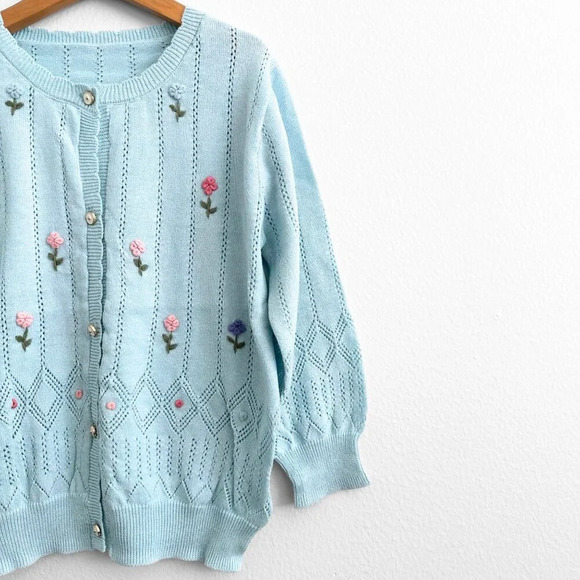 NWT Pretty Girls Long Sleeve Knitted Sweater Boutique Flower Embroidery Blue 5T - Picture 4 of 4